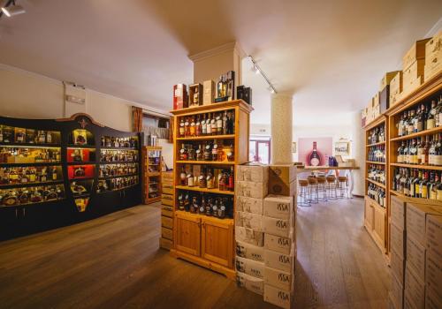 Wine Ambassador - Wine Bar, Shop & Appetizers