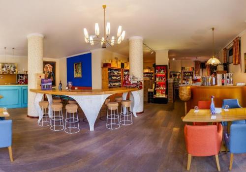 Wine Ambassador - Wine Bar, Shop & Appetizers