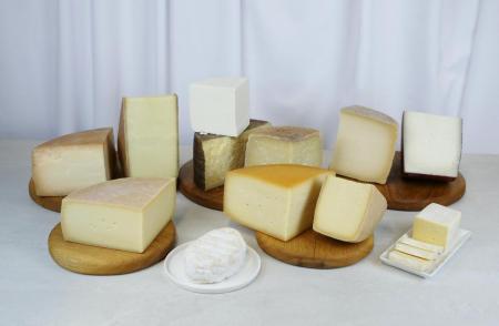 15 brânzeturi maturate românești pe care trebuie să le cunoști și să le încerci