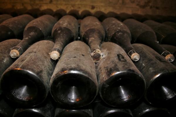 Vinul spumant și servirea acestuia - Crame românești ce produc vinuri spumante